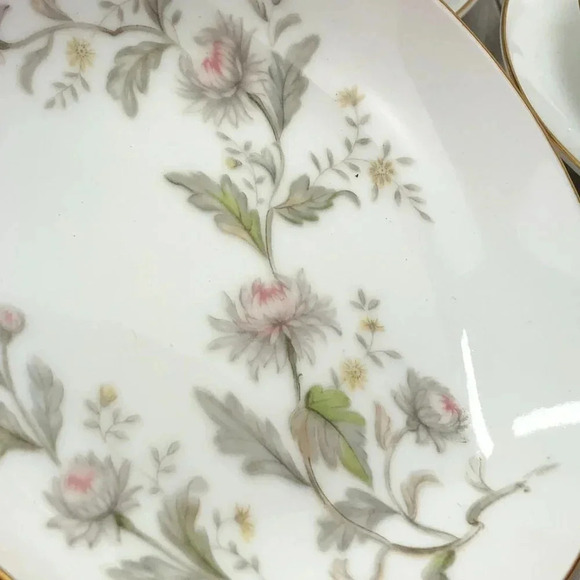 Royal M by yamato fine china set KIKU - Picture 5 of 9